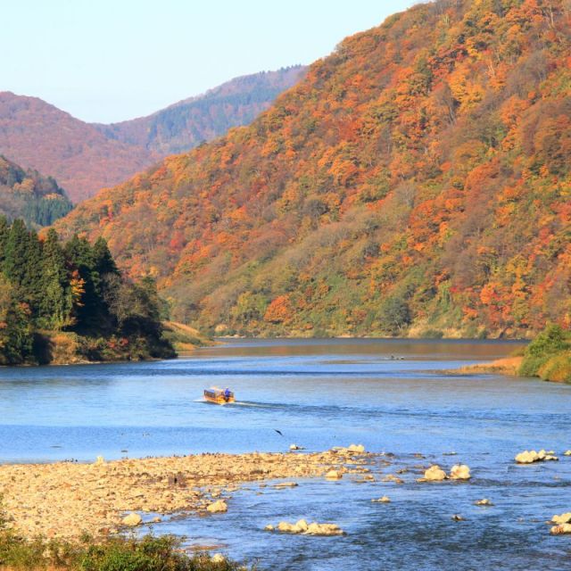 船上から、トレッキングで・・・紅葉めぐり