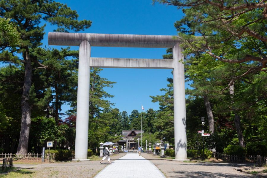 庄内藩酒井家当主をまつる 荘内神社