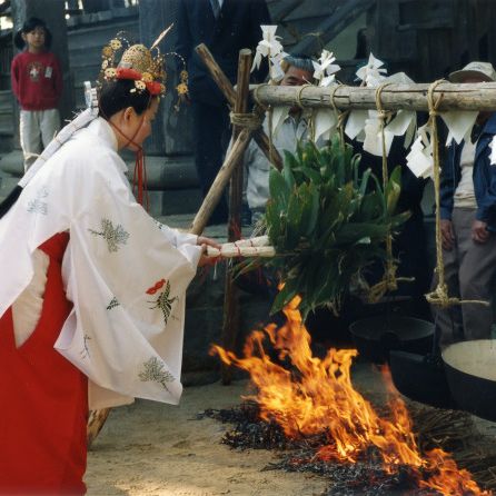 飛鳥湯立神楽