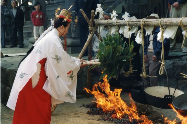 飛鳥湯立神楽