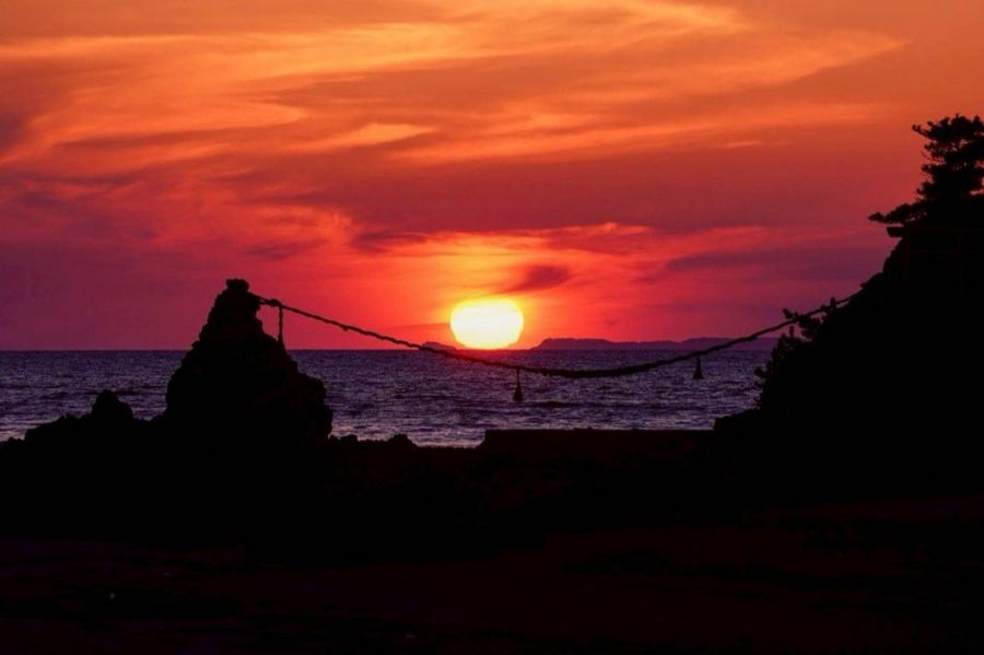 出羽二見の夕陽、酒田のグルメと遊佐の絶景旅！