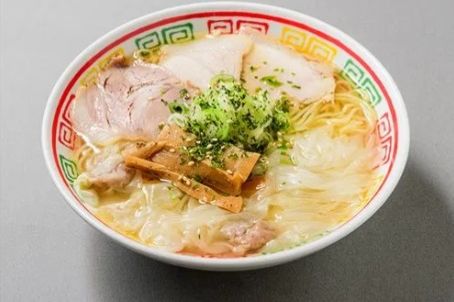 港の月