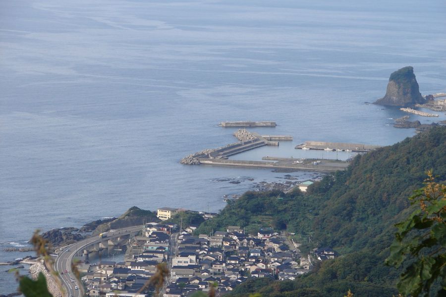 天魄山山頂より　立岩