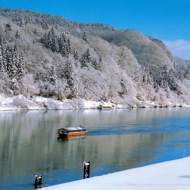 最上川舟下り（こたつ舟）　最上峡芭蕉ライン観光