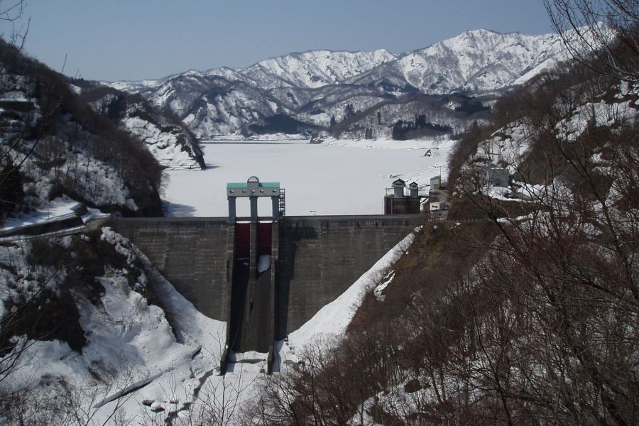 冬の荒沢ダム