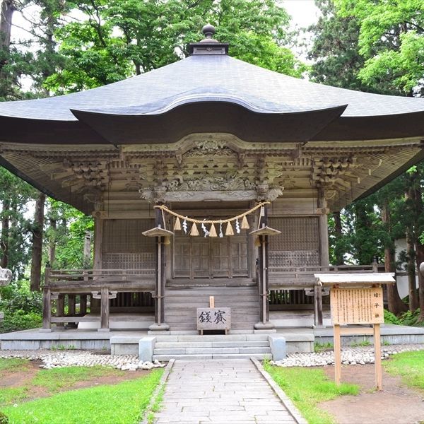 羽黒山開山堂　蜂子神社