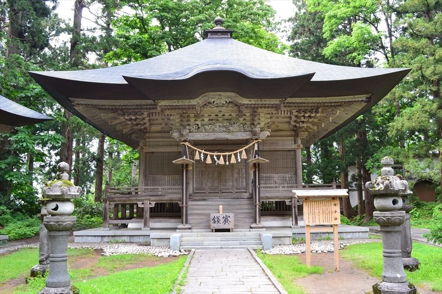 羽黒山開山堂　蜂子神社