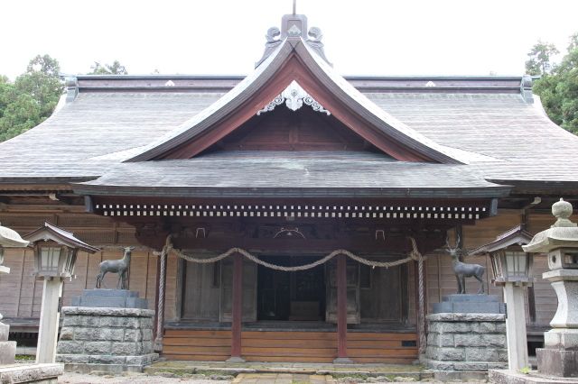 春日神社（明治以前、法光院住職は春日神社の別当職を務めていました。法光院は、春日神社へ上る石段途中にあります。）