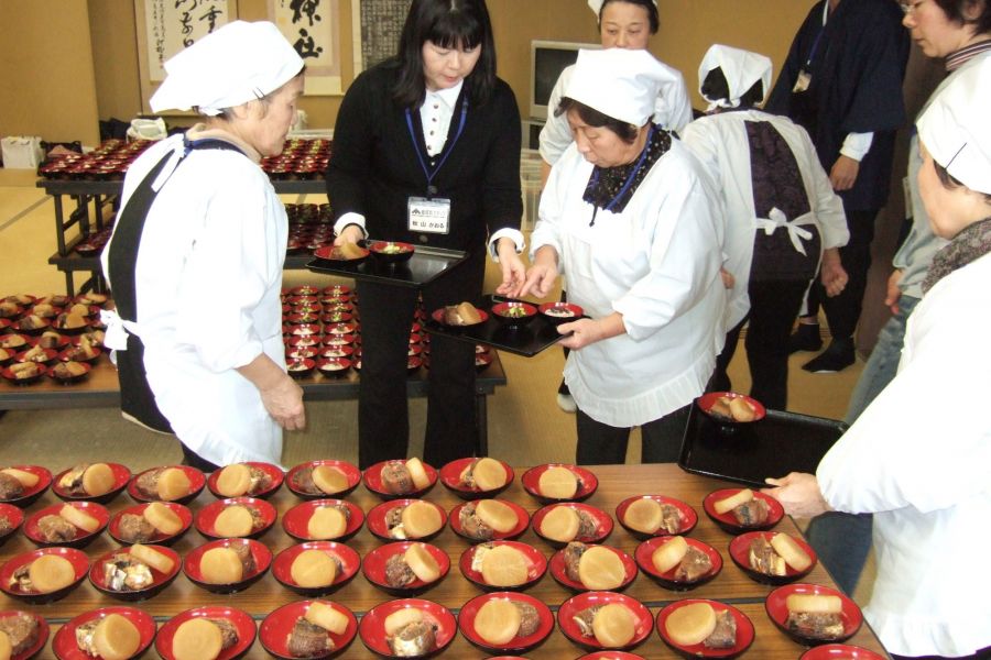交流会の料理は全て地元おかあさんの手料理