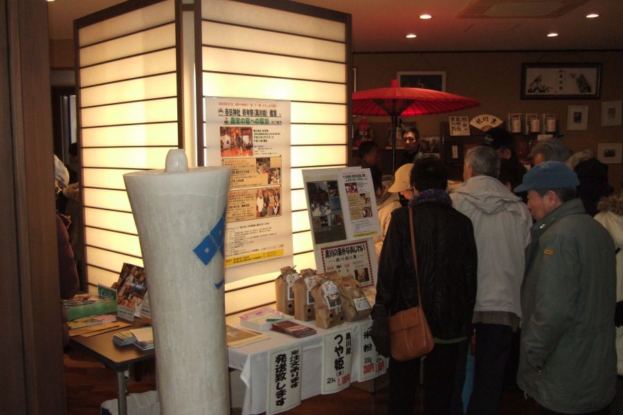 地元の農産物などお土産の販売もあります