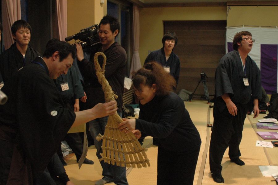 交流会では黒川能グッズが当たる抽選会も行います