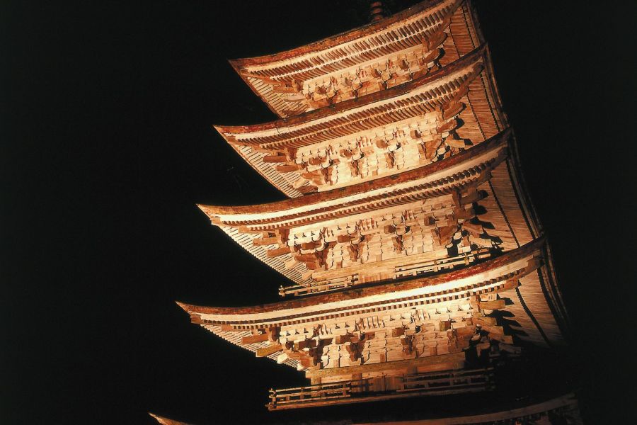 国宝『羽黒山五重塔』ライトアップによる夜間参拝