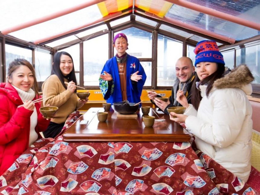 冬の最上川舟下り（こたつ舟 12月～3月末）