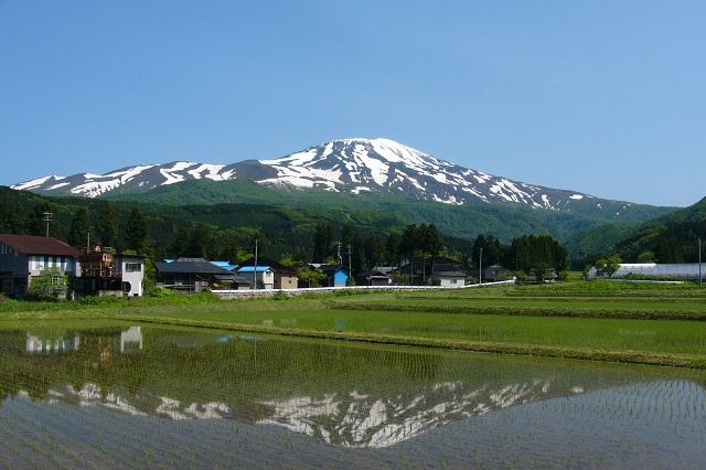 鳥海 山 湯 の 台 口