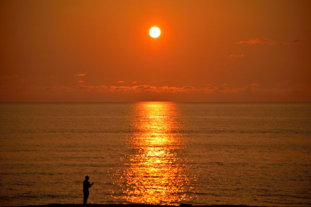 日本海に夕陽が沈む瞬間は露天風呂でいかがですか?