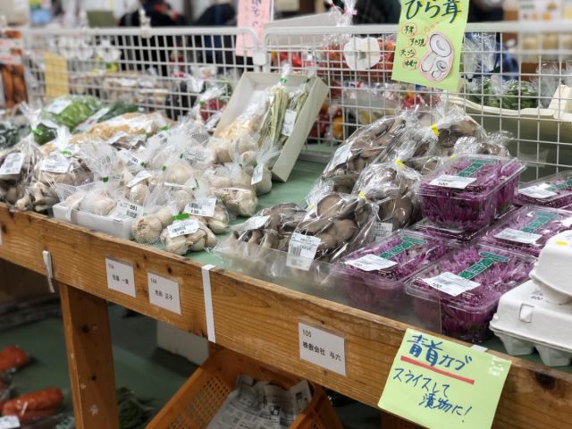 生産者ごとにブースわけ！こだわりの農産物直売所